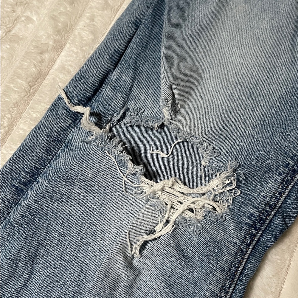 American Eagle Curvy Straight Jean | Size 2 Regular - Picture 2 of 9